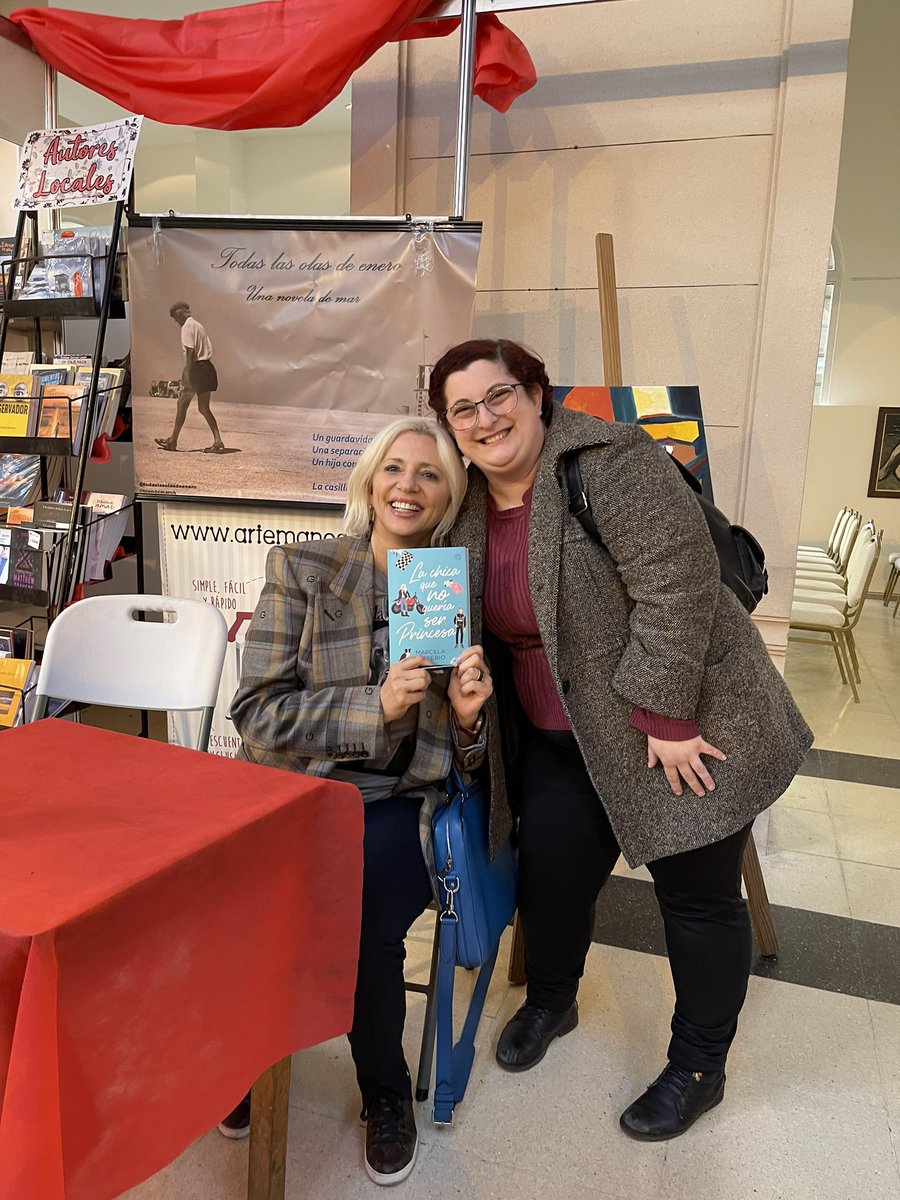 Terminamos el fin de semana espectacular en la <a href="/FeriaLibroMdP/">Feria del Libro MdP</a> con la presentación de la nueva editorial <a href="/theorlandobooks/">The Orlando Books</a> con <a href="/delfimostafa/">Mostafa Delfi</a> y <a href="/MarcelaCitterio/">Marcela Citterio</a> 🤩