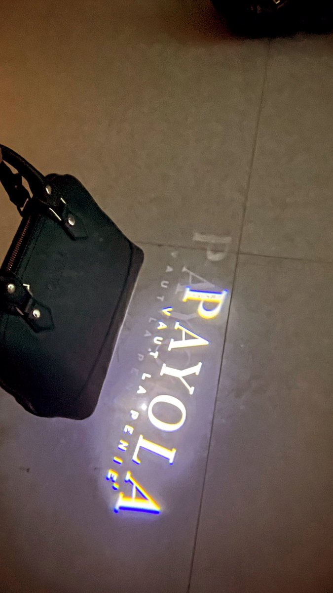 Local Neighborhood Clothes Dealer 🤩 tweet media