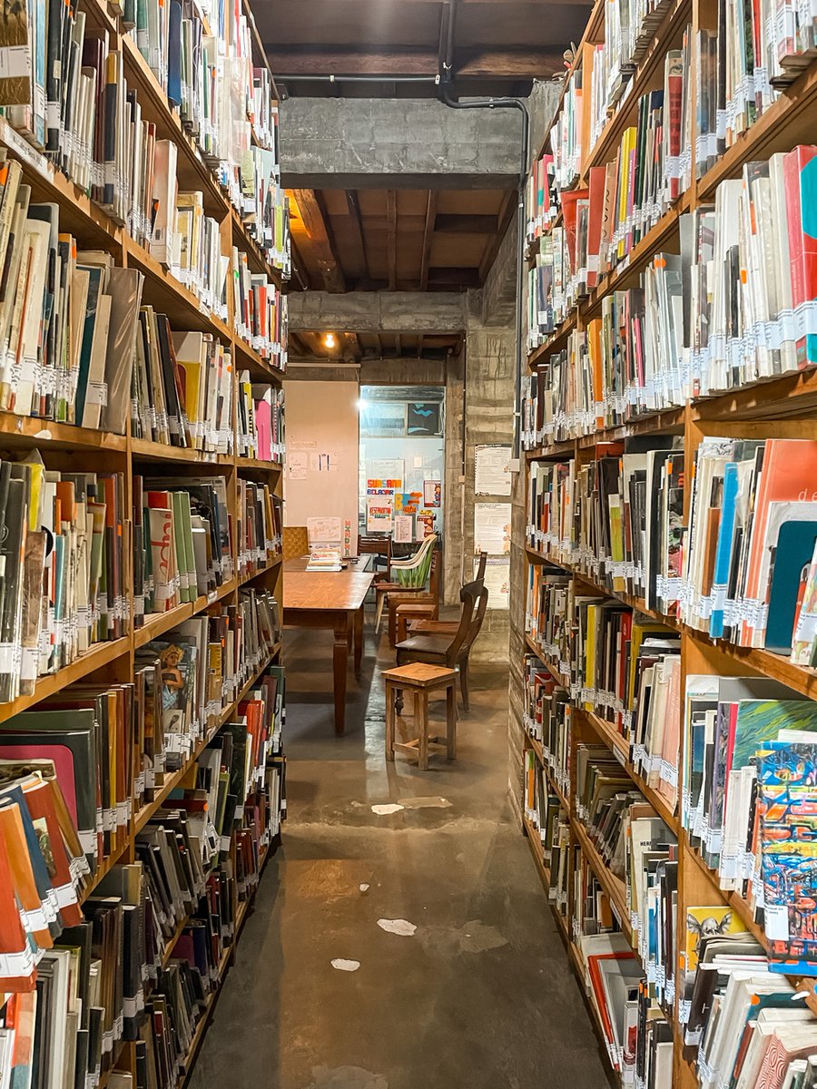 sintiaastarina's tweet photo. Udah tahu belum kala ada Perpustakaan dan Ruang Arsip berisi perjalanan seni rupa di Indonesia pascareformasi?

📍 IVAA (Indonesian Visual Art Archive), Kec. Mergangsan, Jogja https://t.co/uwMsCSgdMM