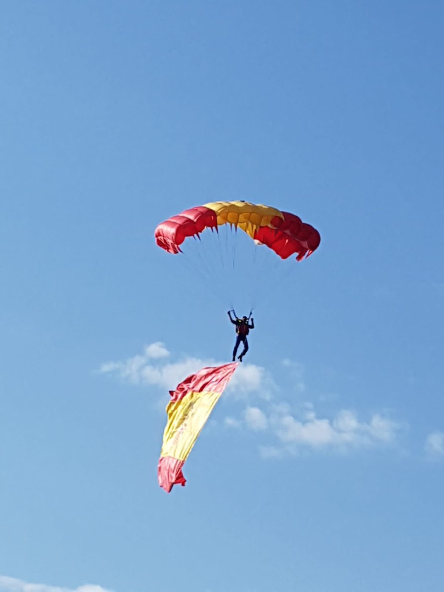 A todos los españoles - ¡Feliz Día de la #Hispanidad! 🇪🇸🇪🇸🇪🇸

¡Que sea lleno de alegrías, suerte y prosperidad! 🎉

#España #12Octubre #Hispanidad2022