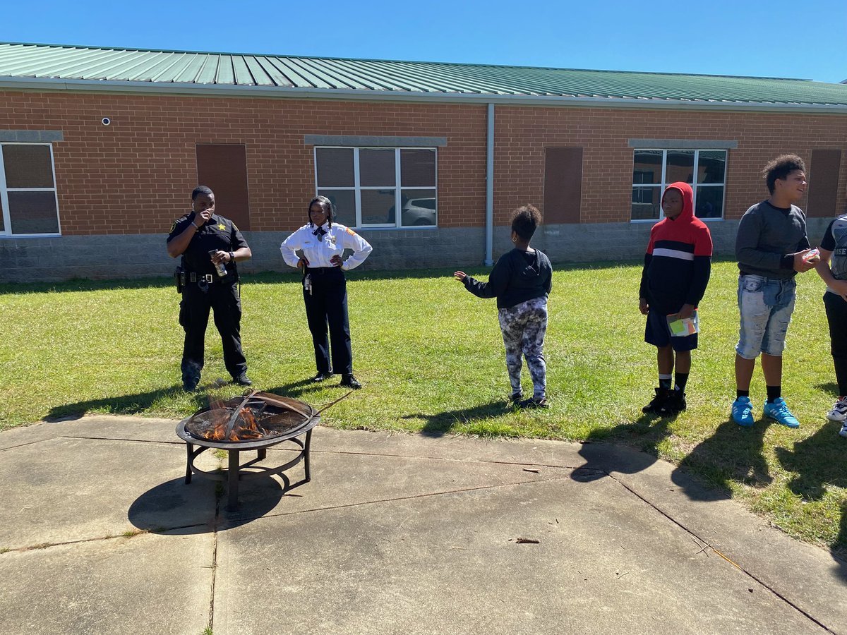ChestnutOaks_MS's tweet photo. Energy Transformations and College &amp; Career Readiness-All In One! Mrs. Taylor’s classes enjoyed this lesson which included Fire Safety and becoming a Firefighter from Lt. Selena Smith! @SumterSCSchools https://t.co/e5xohhPmAb