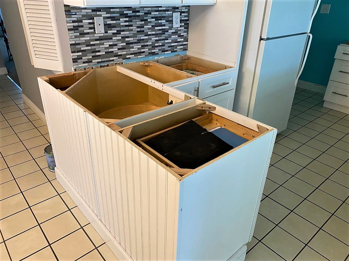 graniterra's tweet photo. We love being apart of the puzzle for renovations and being able help to bring new designs to life as we provide custom countertops to complete a desired look.
#stlouis #homeremodel #granite #stonework  #kitchendesign #home #granitecounters #beforeandafter #rennovation #custom https://t.co/IDyYhMuZNA