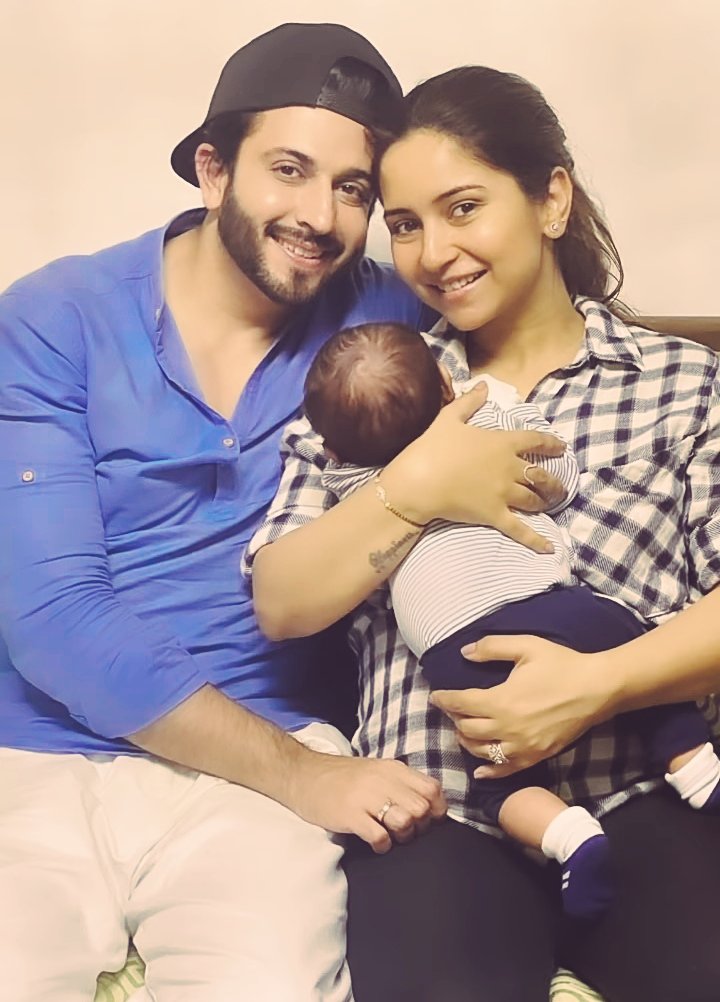 dheeruxfc's tweet photo. Dhoopars portrait❤️❤️@Dheerajdhoopar
@vinnyarora2

#Dheerajdhoopar #vinnyaroradhoopar #zayndhoopar #familyportrait ❤️❤️

Waiting to see the prince #ZAYN 💥😎 https://t.co/ttSSkbxmfQ