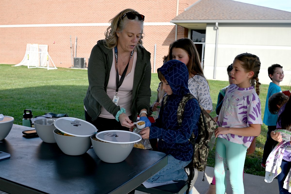 BGCGreaterNWI's tweet photo. Healthy futures in the making! Thanks to @PurdueExtension our members are learning about healthy snacks, fitness activities and learning to cook healthy meals. #healthyfuture #healthylives https://t.co/qJZFvoeRkw