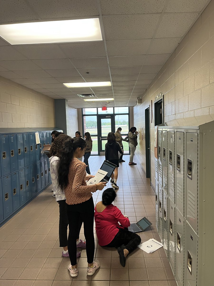 MadisonBottoms's tweet photo. Mrs. Bose going above and beyond working with students during their Linear station activity. Students moving and thinking! @BushMSBroncos @garveyt1 @drdanawest #cfbproud https://t.co/ao3BClXJlQ