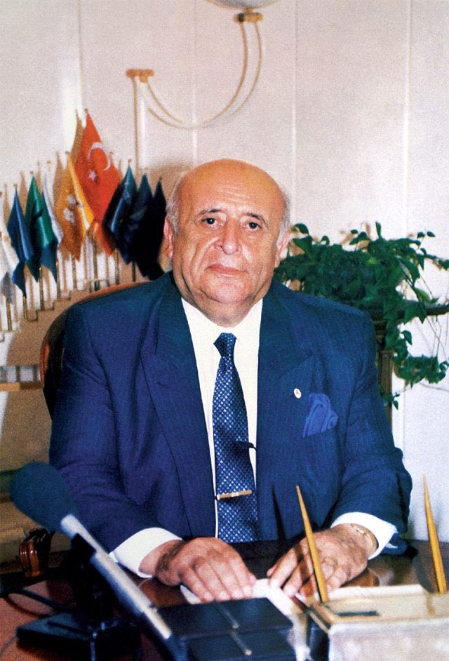 “İt bizim eve doğru havlıyordu, o ite yemek verip kendi evimize alınca, bu sefer karşı eve doğru havlamaya başladı.” -Süleyman Demirel