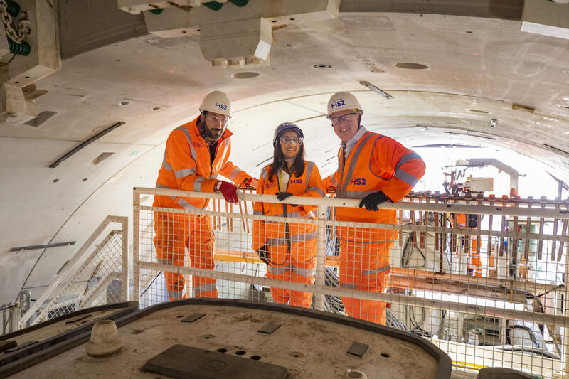 Start of marathon rail tunnel dig under London

Read More &gt;&gt;&gt; lnkd.in/gHsCgi2i

#railtunnel #london #HS2 #HighSpeed2 #BouyguesTravauxPublics #SirRobertMcAlpine #VolkerFitzpatrick