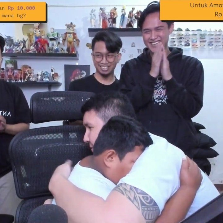 The_RedsIndo's tweet photo. Live selesai. Terkumpul 300 jutaan dengan rerata audiens di angka 100 ribu. Dana tersebut akan digunakan Brando (Windah Basudara) untuk biaya sekolah Rahmat (Okky Boy) di SLB dan seterusnya. Juga untuk anak-anak lainnya.

Gg bang kata Ilham 🫡
Salam FWB (Fans Windah Basudara) https://t.co/Yby3XA895y