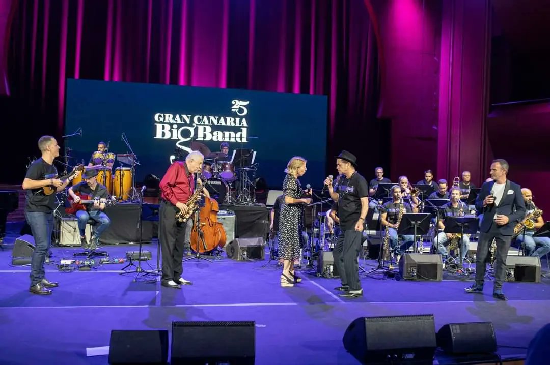 GranCanariaBigB's tweet photo. Aún frotándonos los ojos de lo sucedido el 1 de octubre en nuestro concierto-aniversario. Les dejamos con otra visión de los preparativos del concierto recogida por el gran Nacho Rguez Oramas. Inménsamente agradecidos por lo vivido!!! #grancanariabigbandat25 https://t.co/UJPB3a78QQ