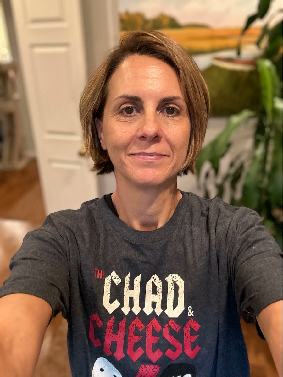 AmyButchko's tweet photo. Love opening the mail with a brand new t-shirt from #chadcheese @Chad_Sowash @joelcheesman Shoutout to your sponsor https://t.co/c1HKlhSF96 Thanks guys for always sending quality gear! #hiring #recruitment #whoworeitbest https://t.co/4INt1qooE7