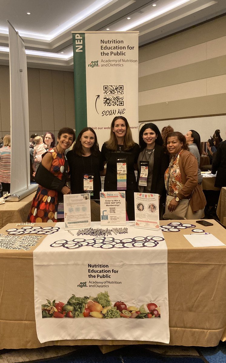 DrAmyRMobley1's tweet photo. Excited to connect with the @NEPDPG past through future leadership chairs! #FNCE2022 @lesliebonci @eatright https://t.co/WMnsxV021Z