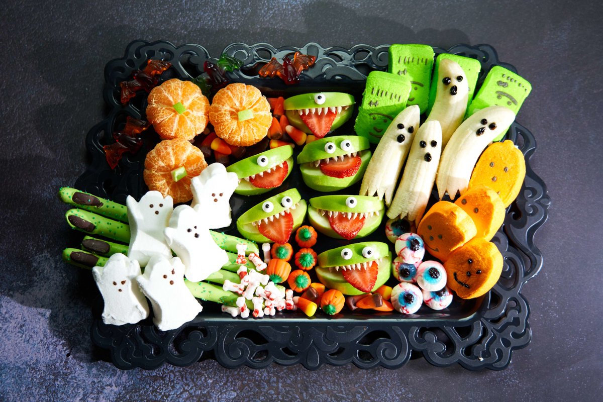 SanduskyMacKid's tweet photo. Check out the easy to prepare spook-a-licious and frightfully delightful Apple Monster Bites using @FreshUpdates Chiquita Bites® Juicy Green Apples. And don’t worry, they don’t bite! 👻

#sponsored   https://t.co/1DTGnVOHoF https://t.co/VUGXSHyksS