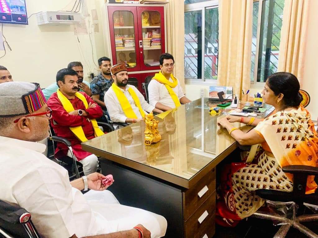 kunal848586's tweet photo. बिहार केसरी डॉ. श्री कृष्ण सिंह जी की जयंती #मोतिहारी में मनाए जाने का निर्णय लेने के पश्चात आज उसके तैयारी कि समिक्षा हेतू माननीय राष्ट्रीय अध्यक्ष श्री आशुतोष कुमार जी,
का मोतिहारी में आगमन हुआ। https://t.co/75bcVmFCBg