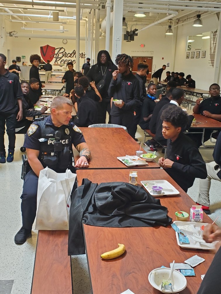 DeanofVertus's tweet photo. This is how you build relationships between law enforcement and young men of color. Just being authentic and having conversations thank you @IrondequoitPD @HighVertus https://t.co/RSKNf8vkVW