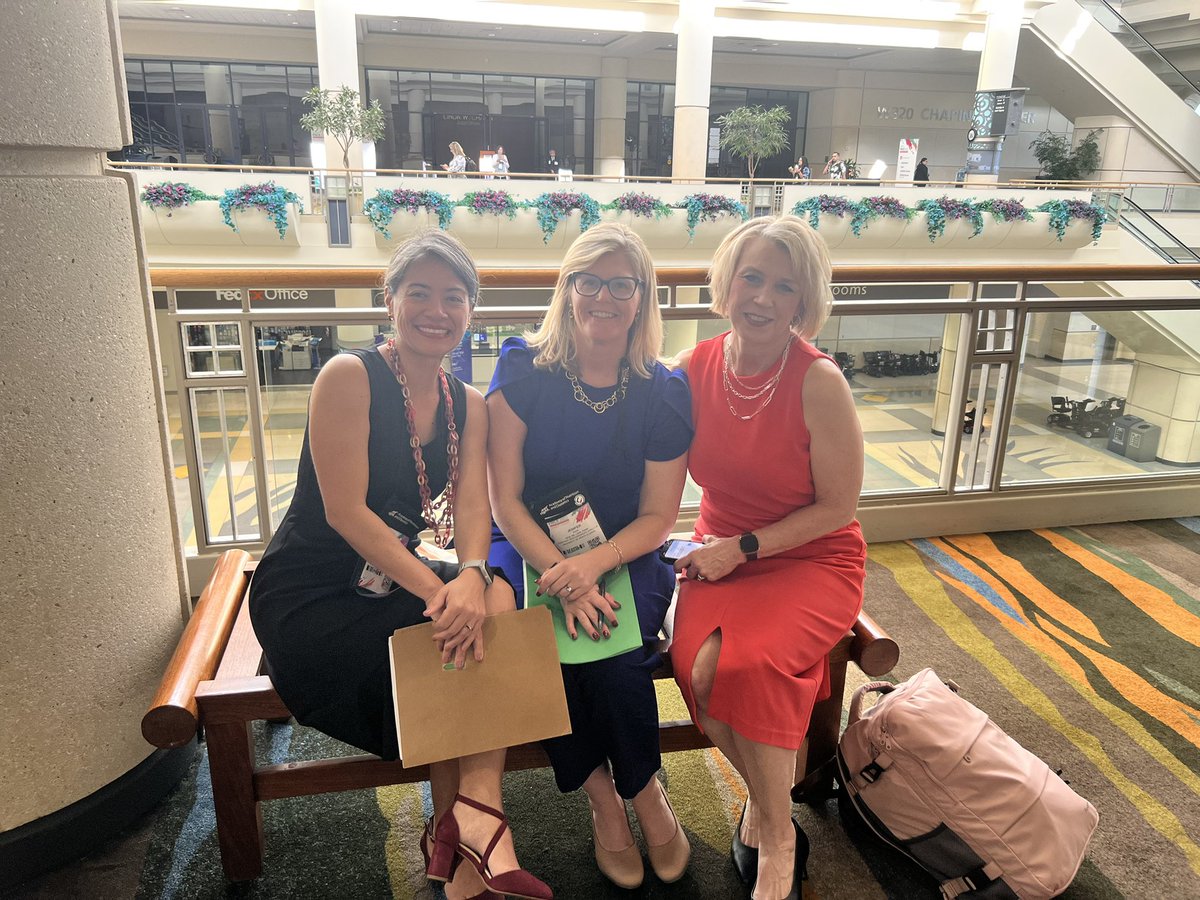 CicelyThomas6's tweet photo. UNF staff before the presentation of enhancing nutrient security #FNCE2022 #MealsonWings #UNF #foodsecurity #nutrientsecurity #collaboration #RDN https://t.co/Rpgx5yDvEe