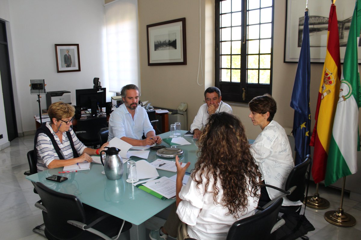 IAAPJunta's tweet photo. ✅Hoy se ha reunido nuestro director @pploaiza con @plenaiandalucia.

▶@AndaluciaJunta, pionera en la selección específica para la incorporación de personas con discapacidad a la #FunciónPúblicaAND 

#IAAP #IAAPContigo https://t.co/Id026RdVcz
