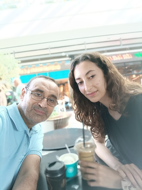 Canımın içi, hayatımın neşesi, yaptığım şakaların kalitesini her daim anlayarak onlara gülebilen tek insan, tatlı kızım Tülay'ım. İyi ki kızımsın, iyi ki varsın. #DünyaKızÇocuklarıGünü