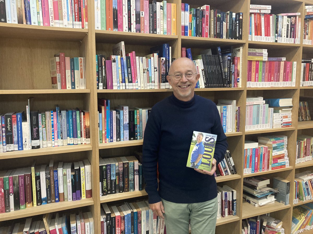 Blijft een mooi moment: eerste exemplaren nieuw boek bij de uitgever <a href="/OveramstelCOM/">Overamstel Uitgevers</a>. Ik verloot drie door mij gesigneerde boeken met de titel #LevenmetLouis onder retweets van dit bericht. Vrijdag uitslag.