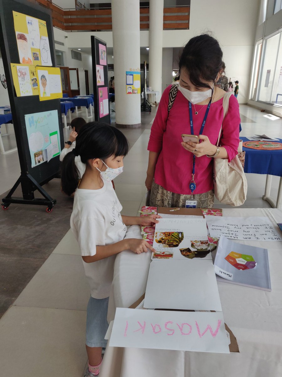 learnerDJ's tweet image. #AISCgrade2 students presenting their Identity Museum project to parents. So proud of the creativity and  persistence they showed as they prepared to showcase their learning. #AISCinquiry @AISCElementary @BabuFiona @MonaSylvina @EFijman @marykellyb @