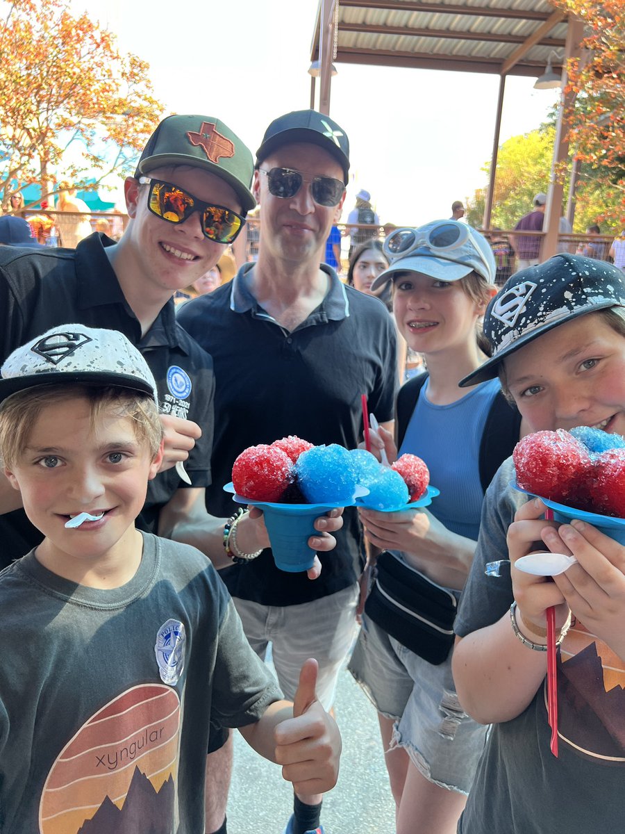 samjayelees's tweet photo. Today we checked out the Texas State Fair and discovered the following: 
Corn dogs are simply Dagwood dogs 
Alcohol at fairs is totally cool here
Everything is fried - including Oreos…
Shrimp are prawns
Aussie accents attract a LOT of attention 🦘 https://t.co/KsxHQMz5rD