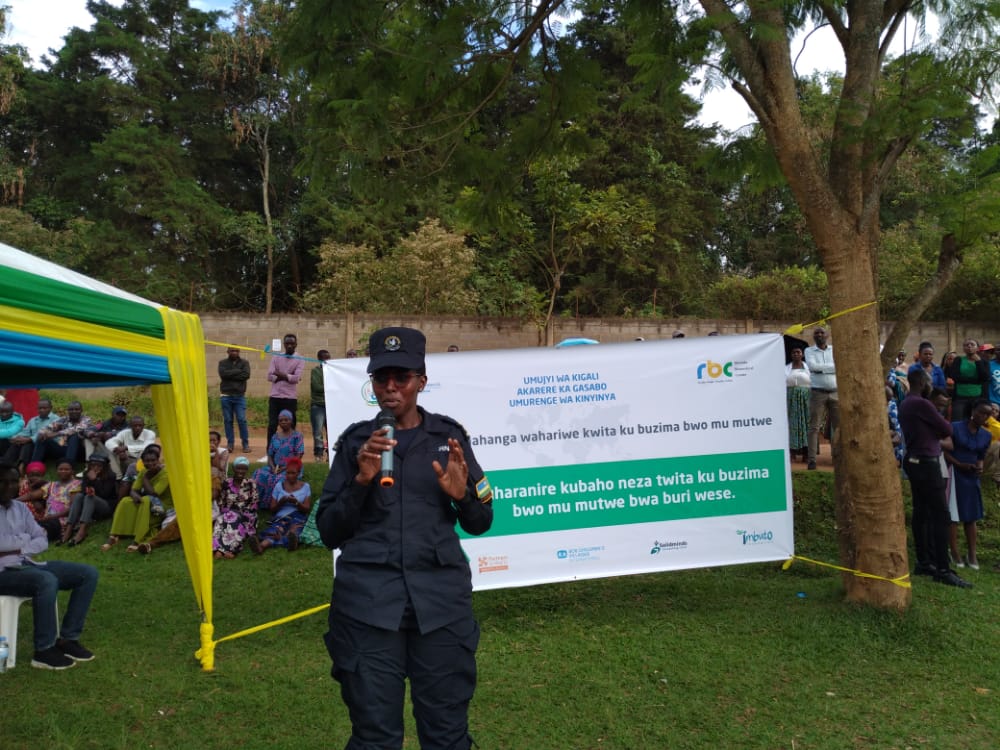 KinyinyaY's tweet photo. uyumwanya #DPCEO @Gasabo_District arigutanga ubukangurambaga mukwirinda ibiyobwabwenge ,kugira umutekano, kwirinda amakimbirane mungo @gatjmv @RwandaLocalGov @umwigemepo @RwandaYouthVol1 @RYVCP_Gasabo @CityofKigali @PudenceR @KubanaRichard @NezaEphrem @Rwandapolice @Havuguziga3 https://t.co/YtHCsBABNl