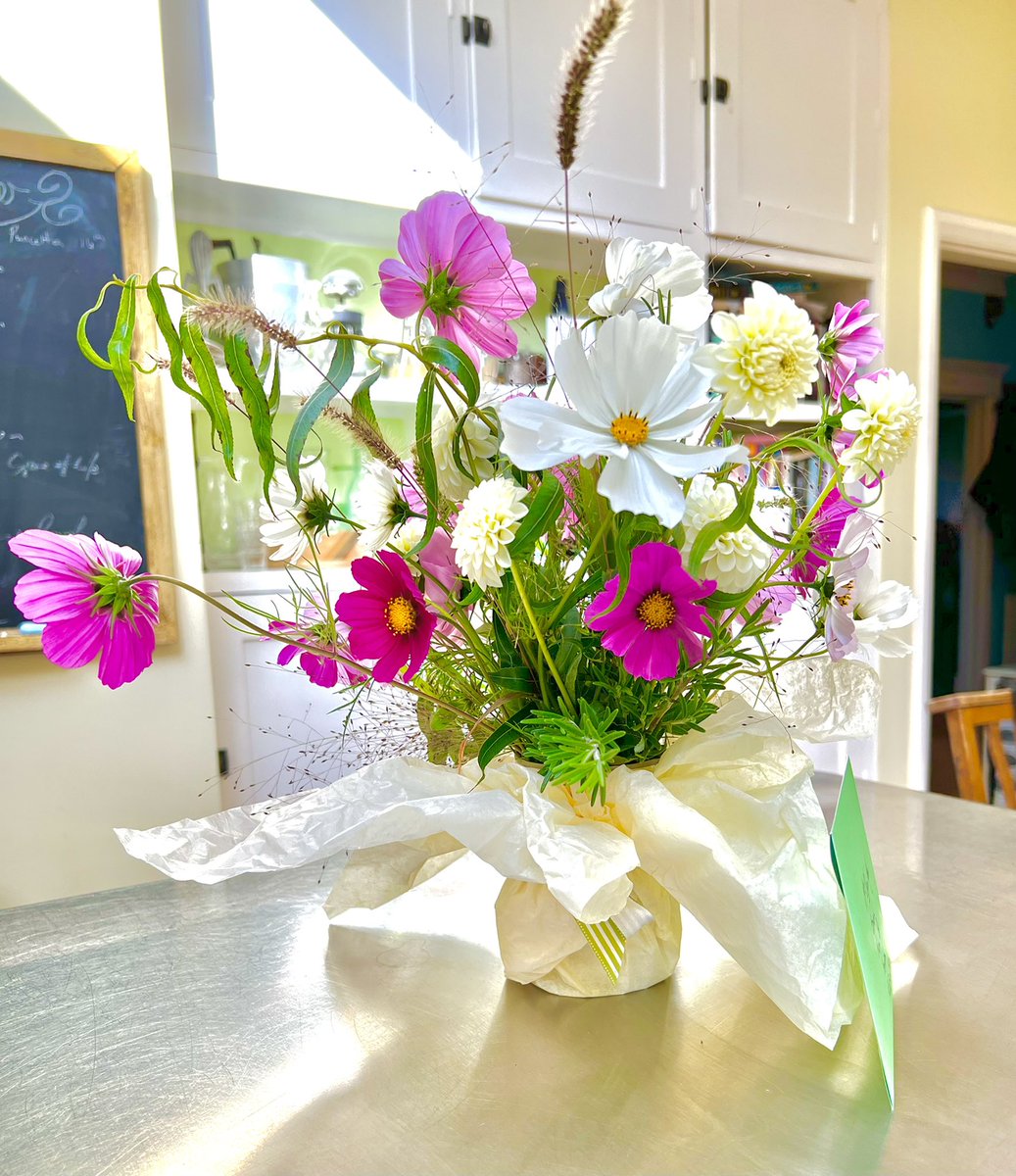 Still plenty of lovely forage for the bees in my cutting patch 
<a href="/theremaybebugs/">🌸🐝Annie Jenkins</a> 
#britishflowers
#grownnotflown 
#britishbees
#localhoney
#Hampton