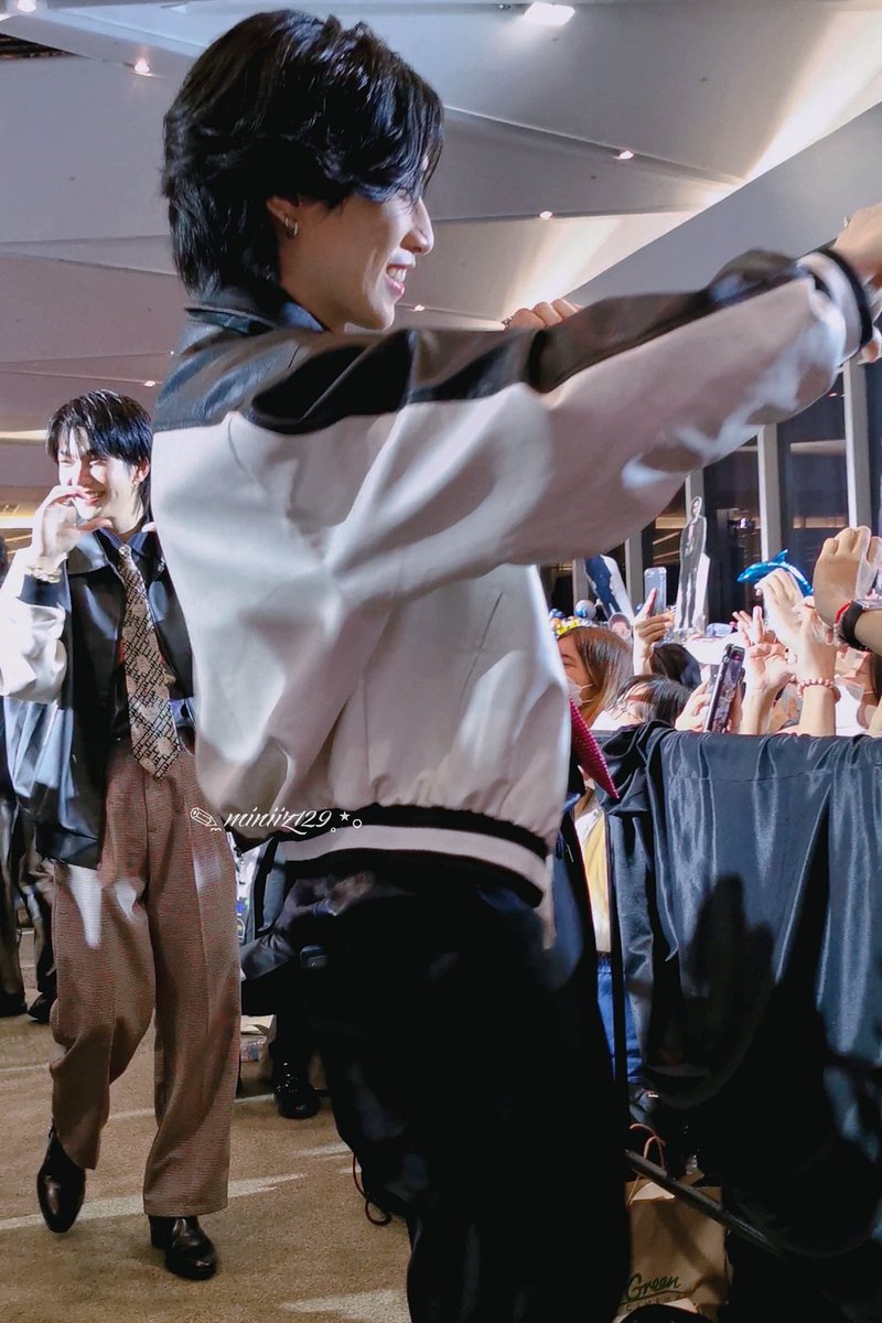 MiNiiz129's tweet photo. 22.09.11 ครบ 1 เดือนแล้วเนอะ ดีใจที่ได้เจอบะเบิ้ลบะบิวอีกนะคับ ต้าวก้อนน่ารักกกก แสนดีที่สุดในใจ คุณความรักของป๋ม 🖤💙 @biblesumett @Buildbuilddd #ไบเบิ้ลบิว #BibleBuild #bsumone #BibleWichapas #BuildJakapan #KinnPorscheSendOff #KPSendOff https://t.co/RvdxWZ4Tbk