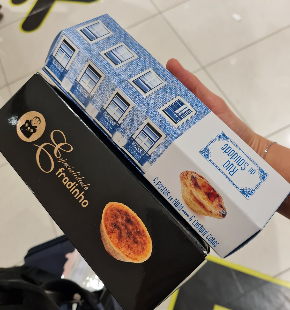 leticiakawano's tweet photo. At Lisbon 🇵🇹 airport picking up freshly baked Portuguese pâtisseries & Porto wine for @magicevidence & #REMEDYproject 🇧🇻
Looking forward to seeing you F2F!
#PerVandvik #TandiHafver #LinnBrant #VastiBanks @Dr_EAH #SiljeSiversen #SiriSterelv #StjinVanDeVelde @PVsletten https://t.co/BIQu3iERIt