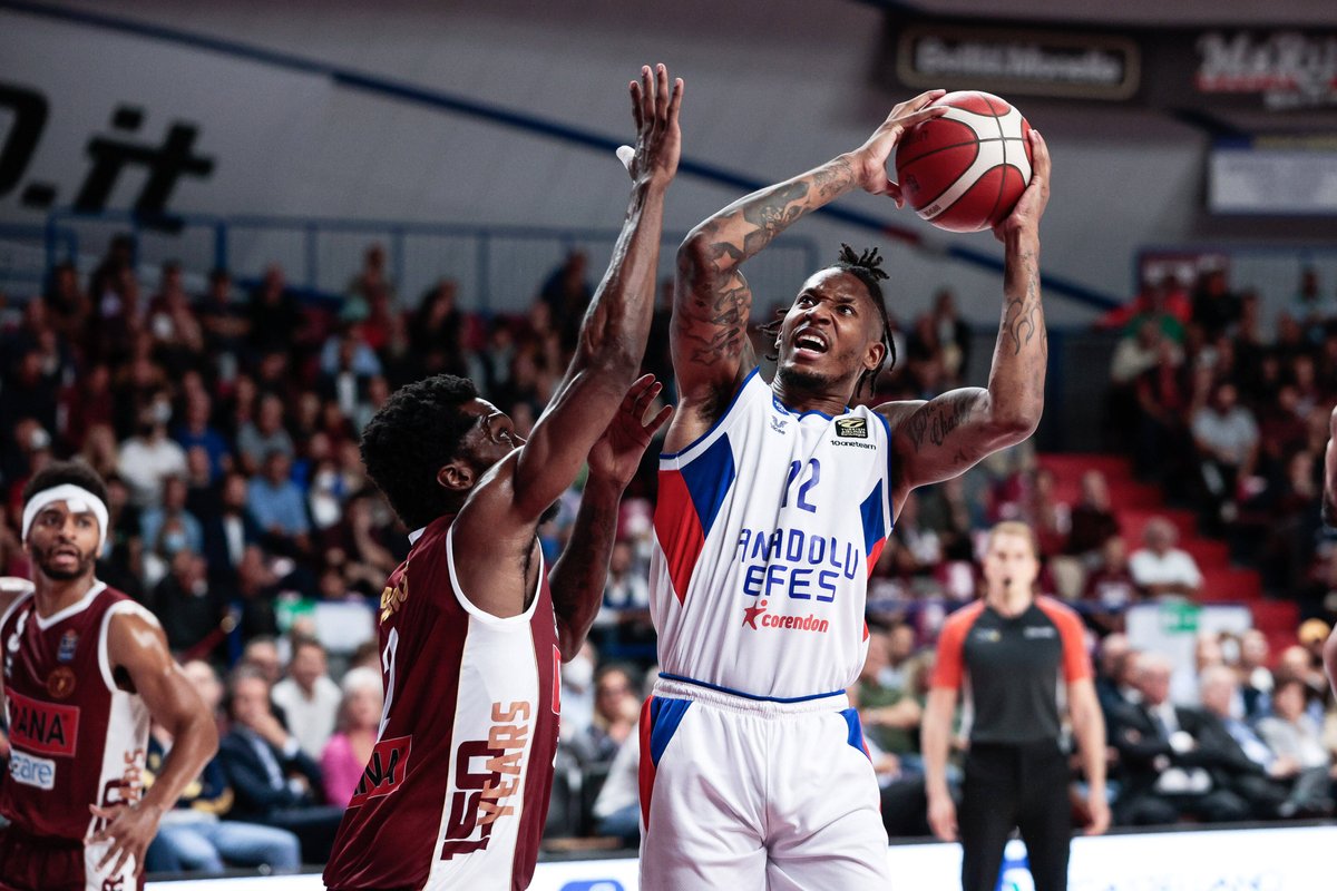 BIG_Deutschland's tweet photo. Mit @EuroCup und @FIBAEuropeCup beginnen in dieser Woche die beiden letzten europäischen Wettbewerbe. BIG-Kolumnist @IAmDPick hat in #BIG121 auf ebendiese multilateralen Turniere geblickt. Seinen Text gibt's im Magazin und auf Englisch im Web 👉 https://t.co/L3pcxj9T41
📸: IMAGO https://t.co/9XoAD16E4Y