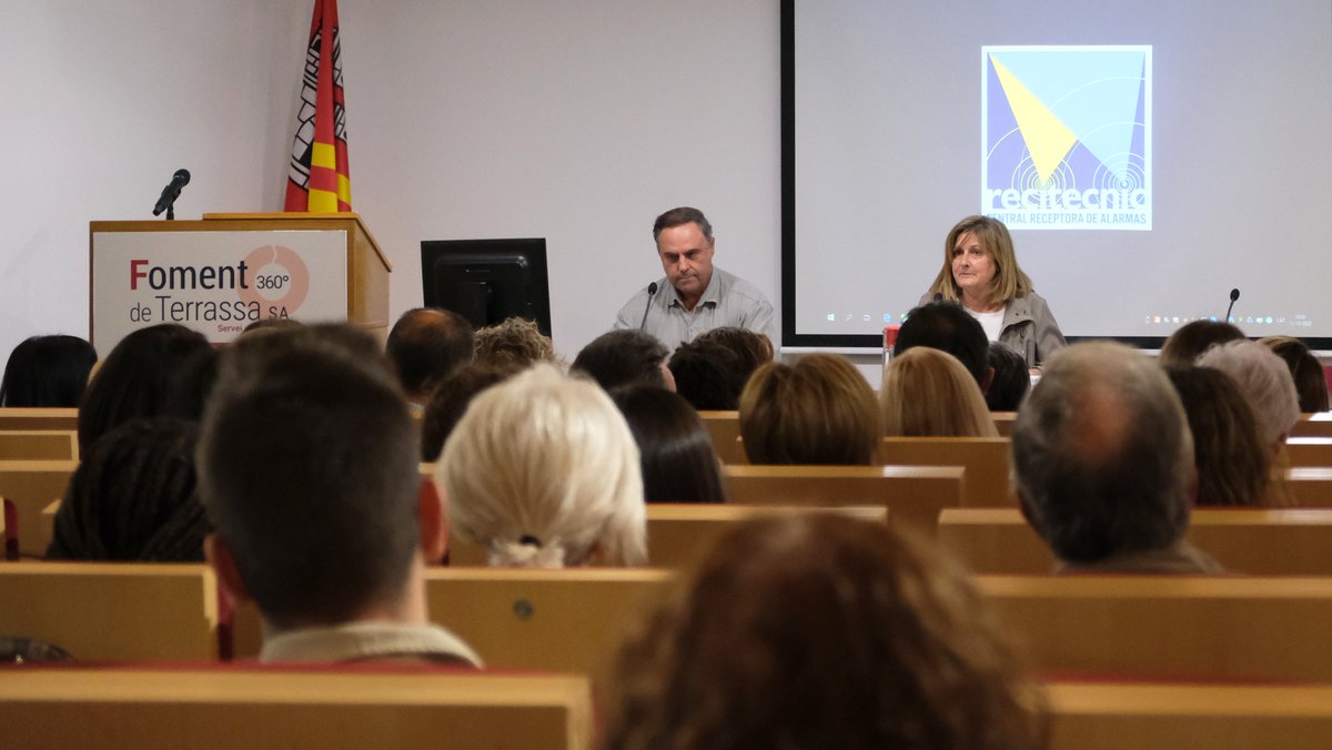 TrsOcupacio's tweet photo. La tinenta d'alcalde de Promoció Econòmica i Projecció de la Ciutat, @NuriaMarinGarc, ha presentat la xerrada de "Professionals a mà", a càrrec de l'empresa Recitecnic.

#FomentdeTerrassa #serveiocupacio360 #terrassaocupacio @ajterrassa​ #seguretat #adminitracio https://t.co/PRNCeT46IT