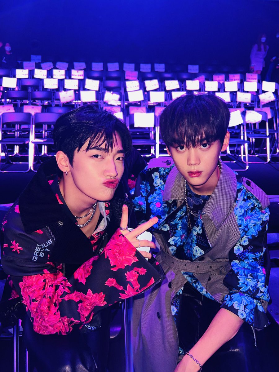 폼폼➰ tweet media