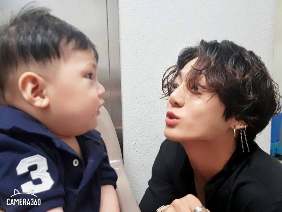 btsfr9mis's tweet photo. four babys in the picture https://t.co/Fnvj2uBVyc