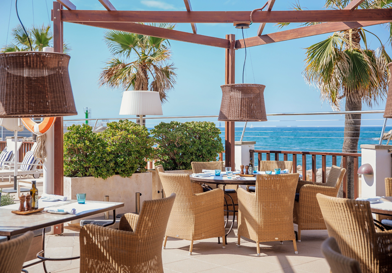 Reisprofs's tweet photo. Terwijl in Nederland de herfst toeslaat, kun je op @visit_mallorca nog genieten van de zomer. Lekker golfen, met een luxe jacht varen, ontspannen in de spa, tennissen, fietsen of naar het strand. Verleng de zomer in hotel #Portixol. @hotelportixol
https://t.co/JFUuBd2ulH https://t.co/J2pbculEQr