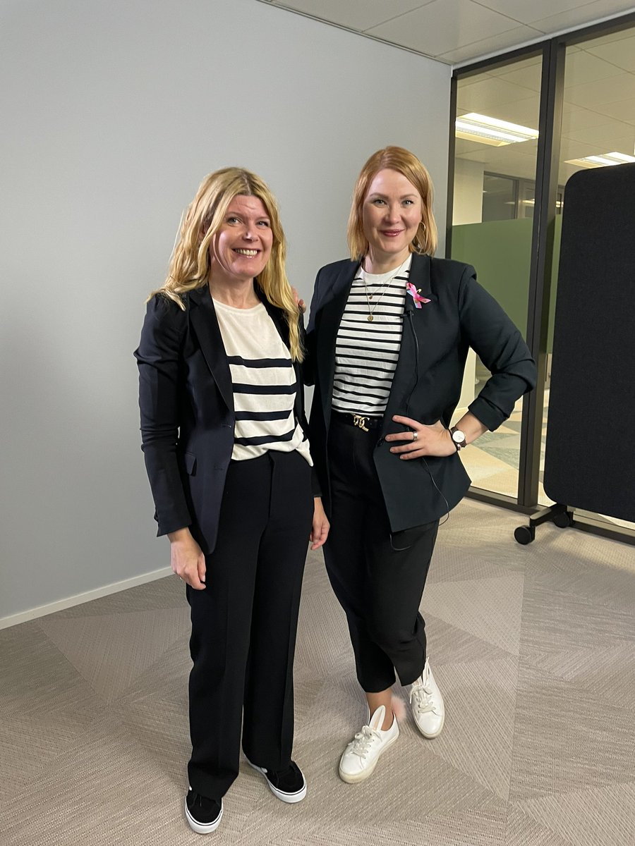 En tee joka päivä yhdessä töitä <a href="/EloTyoelake/">Työeläkeyhtiö Elo</a> työkykyratkaisujen Eerikan kanssa, mutta kun teen, pukeudumme aina alitajuisesti samanlaisiin vaatteisiin 👯‍♀️ #greatmindsthinkalike