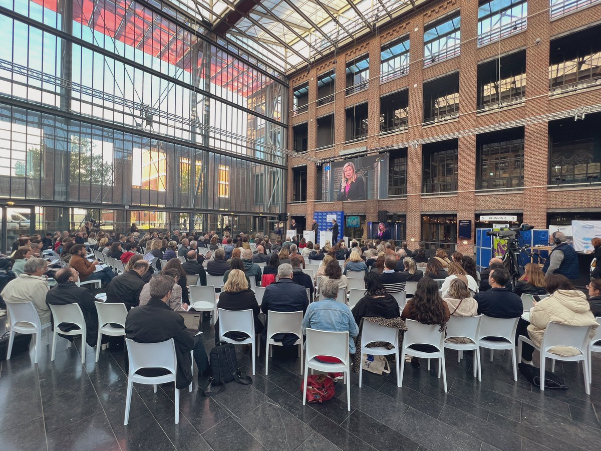 hautsdefrance's tweet photo. [#LancementPRHDF] Le mot de conclusion du vice-président @lecadaniel « Ce programme sera une nouvelle réussite, nous nous y engageons, les projets seront financés et la Région #hautsdefrance restera le trait d’union entre les territoires et l’#Europe ». 
Cc @hautsdefranceEU https://t.co/c4Nx1CxeiA