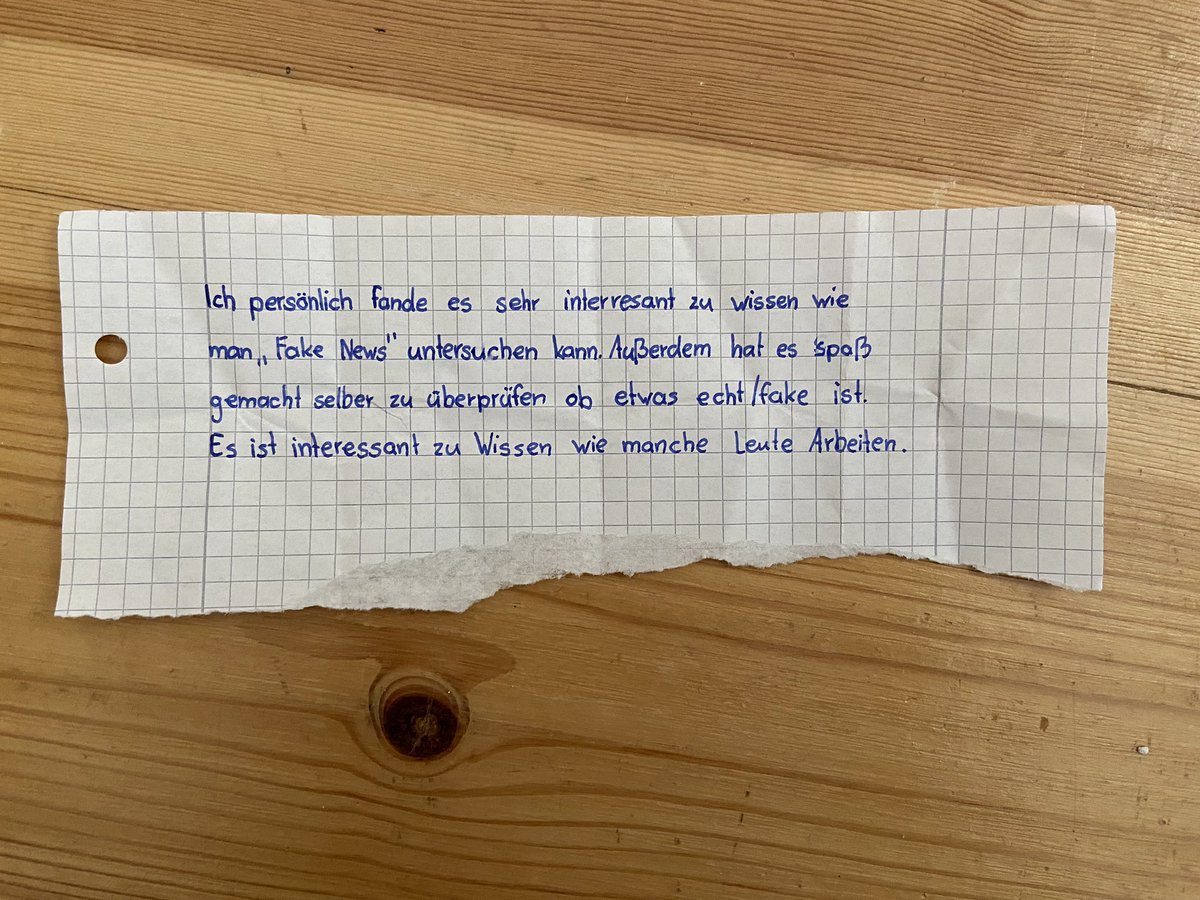 _S_Winter's tweet photo. War gestern an einer Brandenburger Oberschule und habe mit 8. Klassen über Fake News gesprochen. Darüber, was ein Impressum ist, wie man richtig googlet und Bilder rückwärts sucht. Am Ende habe ich sie gebeten, (anonym) aufzuschreiben, was sie aus den 90 min mitgenommen haben.✏️ https://t.co/GyNmS7jS4s