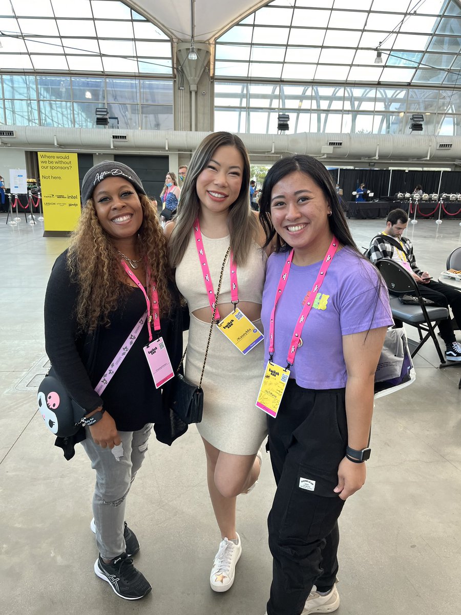 #Twitchcon was so fun!! Didn’t want it to end. Made so many memories, met my streamer friends, and made new ones 💕🥺. Twitter only allows 4 photos but there are so many more I wanted to include 😭. You know who you are! #TwitchCon2022 #TwitchConSD