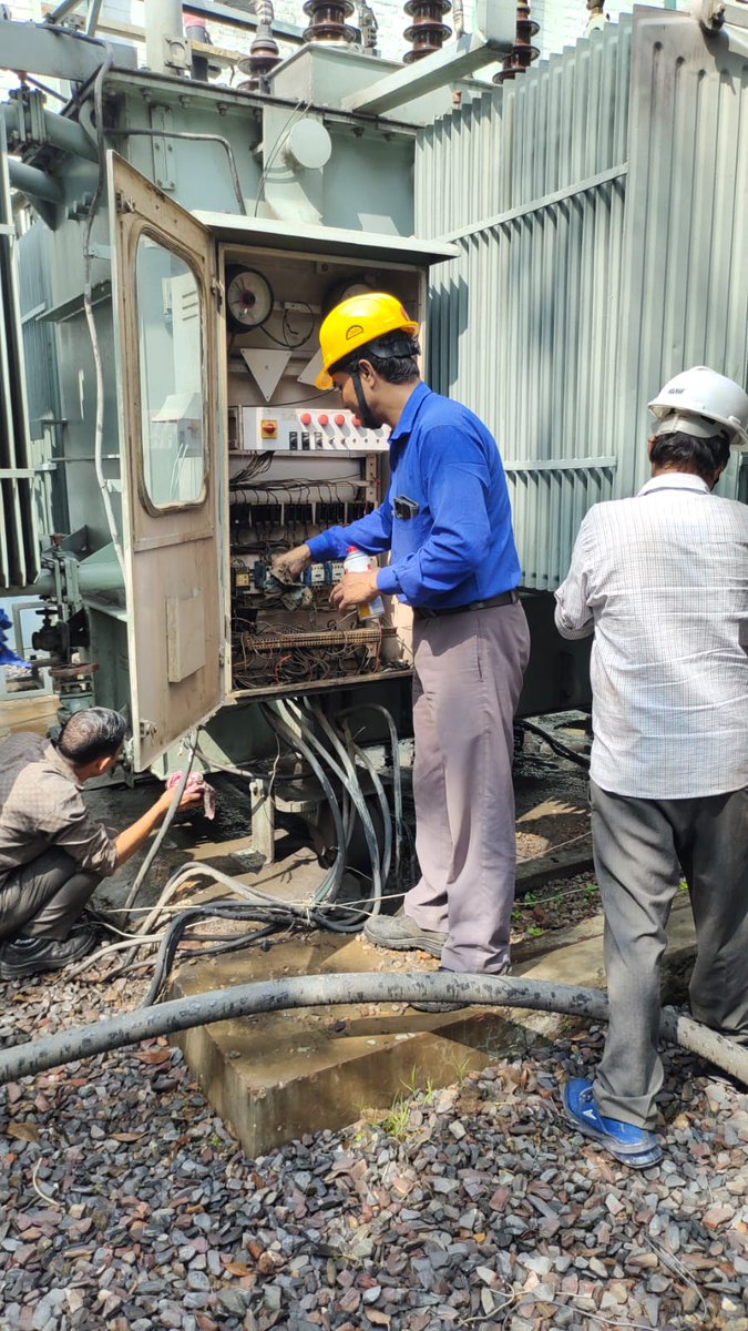 tweetndmc's tweet photo. Preventive Maintenance 33KV #Power transformer by #ElectricForce of New Delhi Municipal Council at ESS, AIIMS, New Delhi
#MenAtWork #RoshanDelhi #Clean #Green #NDMC #SmartCity
#NewNDMC https://t.co/wDt0IHMB6Y