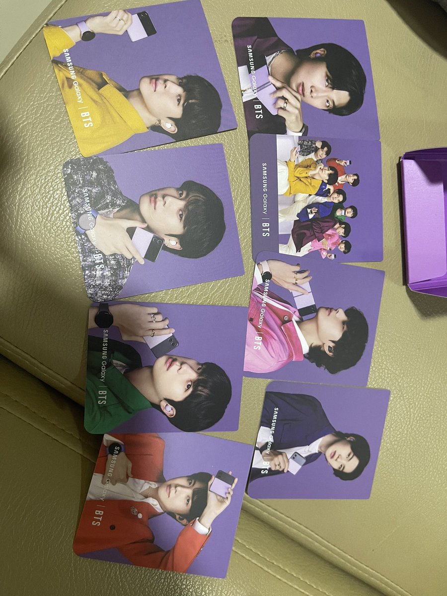 velaeae's tweet photo. Jual photocard BTS 1 set isi 8 cards, 100rb isi 8 💜💜 #photocardBts #BTSARMY #bts https://t.co/ZeugfI1n4r