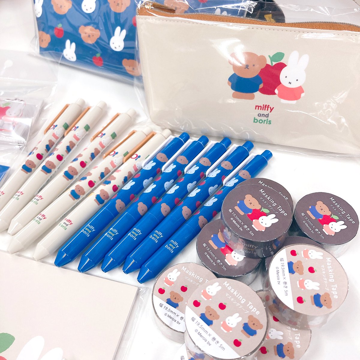 kamimotobungu's tweet image. かわいいっっ🧡
小さなミッフィーとクマのボリスくん✨
長年愛されるのはやっぱりひかめえなお口だからでしょうか…✕🥺?!

 #かみもと文具 #クツワ株式会社 #ミッフィー #ボリス #うさこちゃん  #クマのおとこのこ