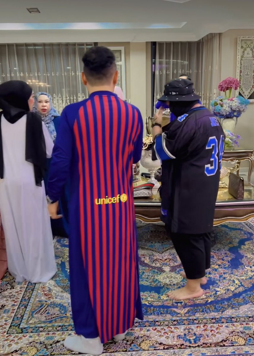 _friedciken's tweet photo. Jersey but make it jubah https://t.co/d8IbKD3rGj