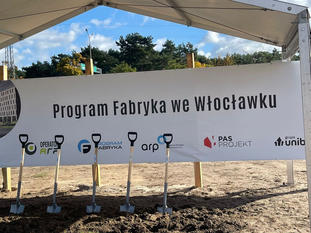 AnnaGembicka's tweet photo. Przełomowy dzień w historii Włocławka! 🚀
🏗 Dzisiaj oficjalnie zainaugurowaliśmy budowę „Tertio Ponte” – nowoczesnego biurowca powstającego w ramach Programu Fabryka. 🏢
#AnnaGembicka #Wtrasie #Włocławek https://t.co/pnIQu92QkE