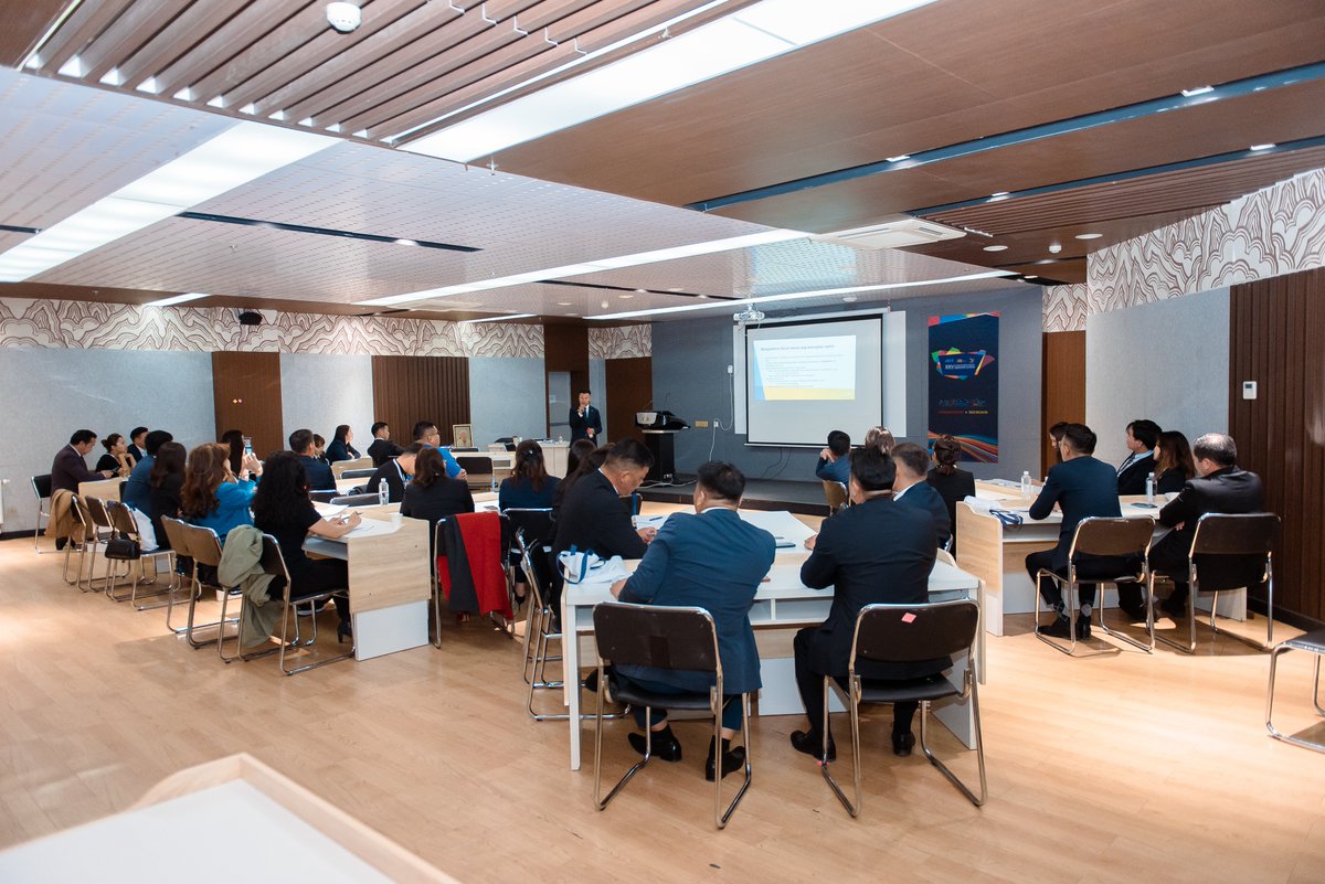 JCIMongolia's tweet photo. JCI МОНГОЛ БАЙГУУЛЛАГЫН XXV ҮНДЭСНИЙ ЧУУЛГАНЫ ЭХНИЙ ӨДРИЙН СУРГАЛТЫН ХЭСГЭЭС

Энэхүү 25 дахь удаагийн Үндэсний чуулганд Салбар байгууллагуудаа манлайлан Салбар байгууллагын Eрөнхийлөгчид болон JCI Монгол Академийн сургагч багш нар маш сонирхолтой сургалтуудыг зохион байгууллаа. https://t.co/xMVljn4WPZ