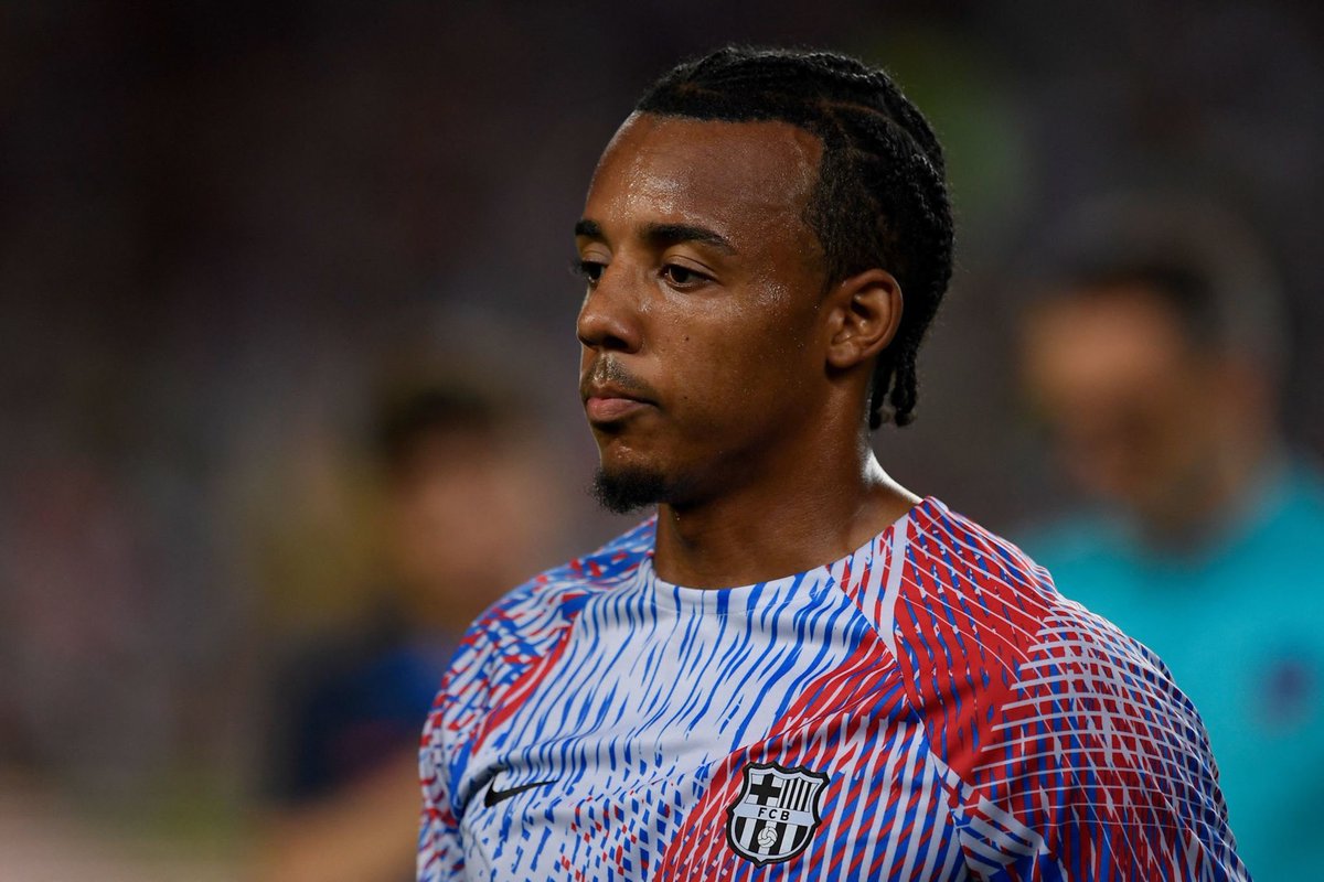 Polyccio8's tweet image. 🚨 Koundé estará para El Clásico y apunta al lateral diestro‼️ (Vía @sport) #FCBlive #Barça #FCBarcelona