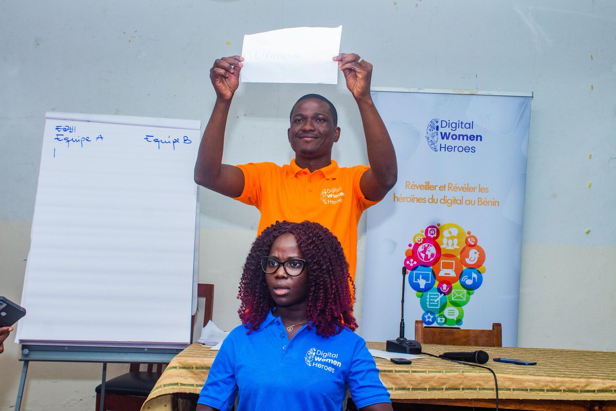 CynthiaAyetolou's tweet photo. La fameuse partie du mime 😂😂😂. Rien à dire mon équipe est la meilleure. Vous êtes top 😍🥰👌🏽
#digitalwomenheroes #lenvol #GDSCUAC #enabel #google #numerique #entrepreunariatnumerique #entrepreunariatfeminin #wasexo #digital #skills #waseho #team #temoignage https://t.co/vFPRp9BWPl