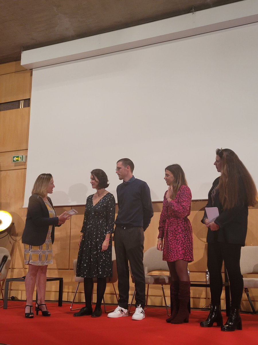 marieclaire_fr's tweet photo. 🎊 Place aux Prix Tech For Women 2022 🎊
🥇 @coguillemin @AXAFrance récompense @Bourdon_Paola fondatrice d'Emagina, une solution qui prépare le périnée des femmes enceintes à l'accouchement. 👌#thinktankmc #agirpoutlegalite @ConnectLeadersC https://t.co/g4npYwfyty