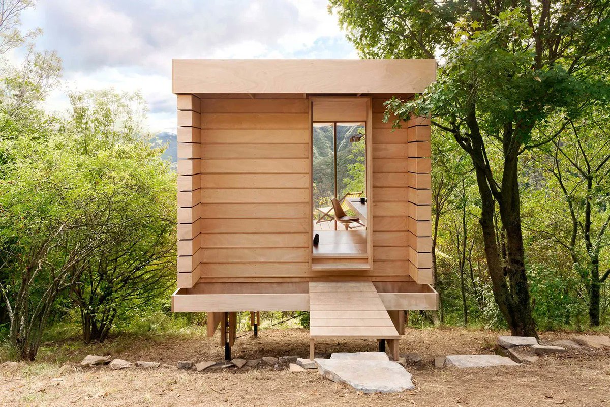 designboom's tweet photo. drawing from japanese teahouses + scandinavian huts, llabb builds 'hermitage' cabin in italy
https://t.co/bH4K3Zk0F9 https://t.co/aU9ugFzKpu