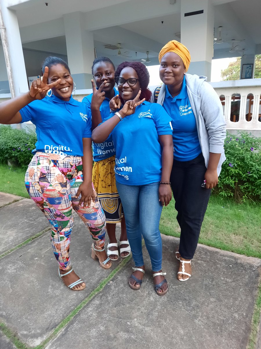 CynthiaAyetolou's tweet photo. Je vous présente les fabuleux membres de mon équipe pour le #digitalwomenheroes. Ensemble pour impacter 💪🏾
#digitalwomenheroes #lenvol #GDSCUAC #enabel #google #numerique #entrepreunariatnumerique #entrepreunariatfeminin #wasexo #digital #skills #waseho #team #temoignage https://t.co/nobiF2tT7O