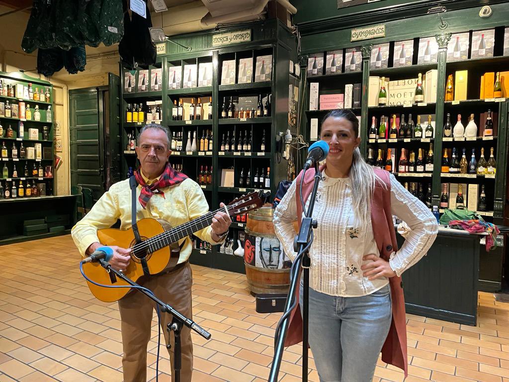 Hoy nos están acompañando Luisa Fuentes, Pedro Canales y Estefanía Aragües, componentes del Grupo Folklórico Blasón Aragonés. ¡Gracias por venir!