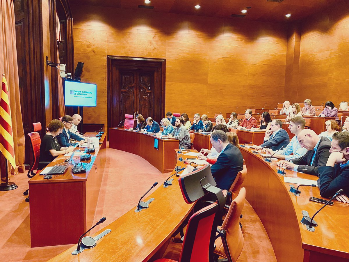 salvadorilla's tweet photo. Els i les @socialistes_cat obrim una ronda de contactes extensa amb agents socials, sindicats, patronals i representants territorials. En un moment com aquest, hem de donar certeses i oferir solucions als problemes de tots els catalans i catalanes. És moment d’escoltar tothom. https://t.co/EjFmXn5dgJ